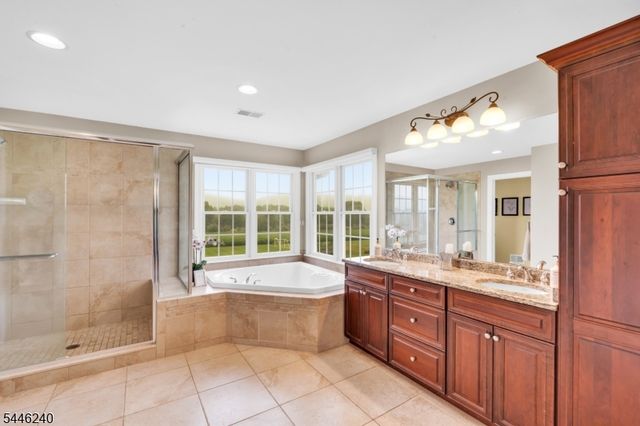 4 ELAINE CT., Washington Twp., NJ 07830