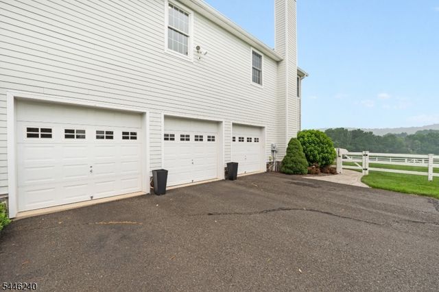 4 ELAINE CT., Washington Twp., NJ 07830