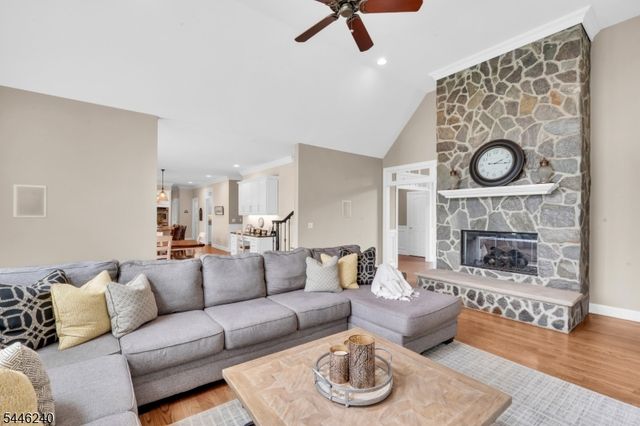 4 ELAINE CT., Washington Twp., NJ 07830