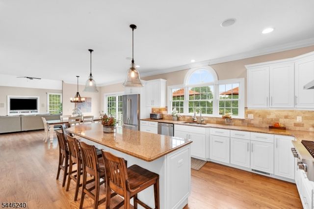 4 ELAINE CT., Washington Twp., NJ 07830