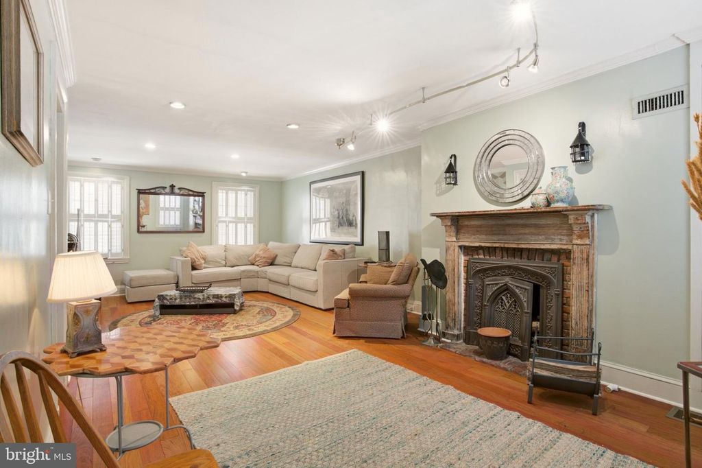 319 S HICKS ST, PHILADELPHIA, PA 19102 — photo 2