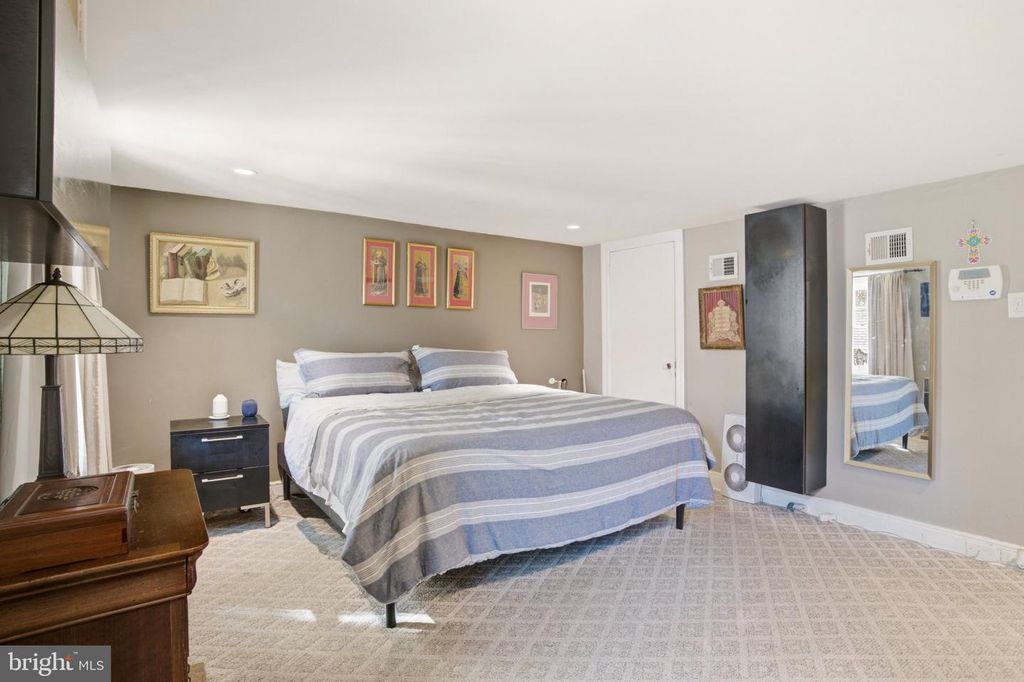 319 S HICKS ST, PHILADELPHIA, PA 19102 — photo 3
