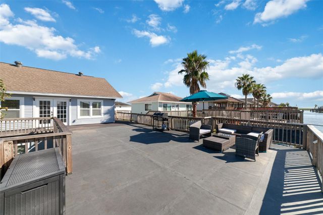 196 Barracuda Street, Bayou Vista, TX 77563