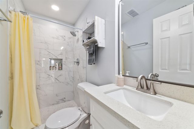 196 Barracuda Street, Bayou Vista, TX 77563