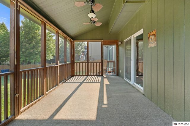 16051 Larimore Avenue, Omaha, NE 68116