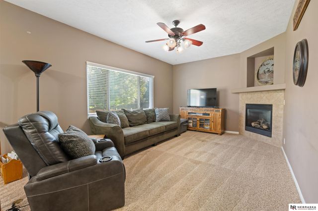 16051 Larimore Avenue, Omaha, NE 68116