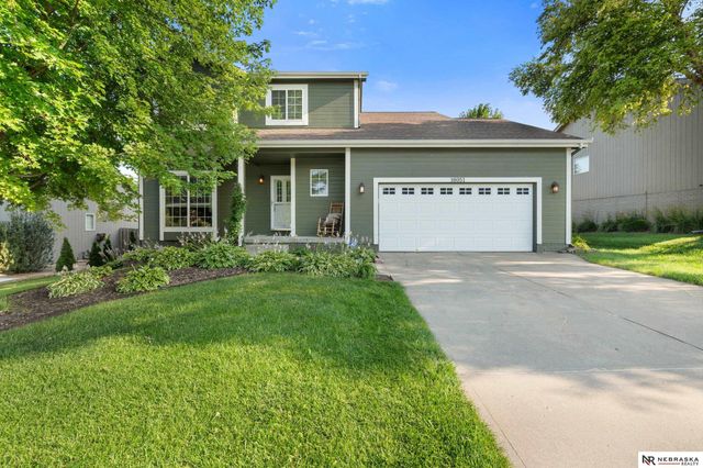 16051 Larimore Avenue, Omaha, NE 68116