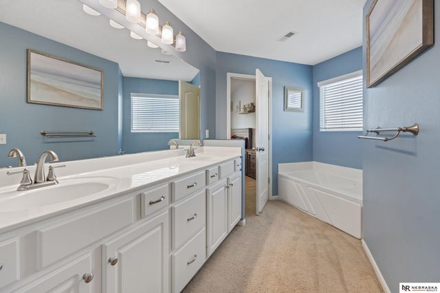 16051 Larimore Avenue, Omaha, NE 68116