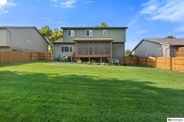 16051 Larimore Avenue, Omaha, NE 68116