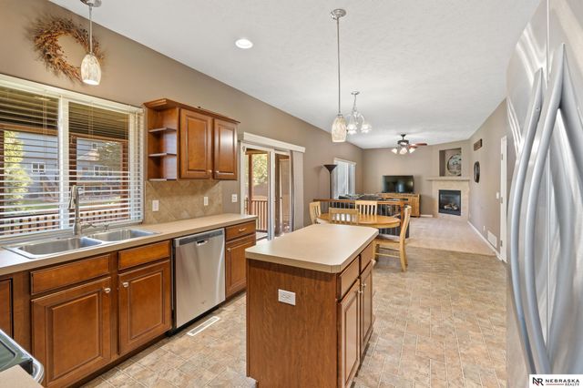 16051 Larimore Avenue, Omaha, NE 68116