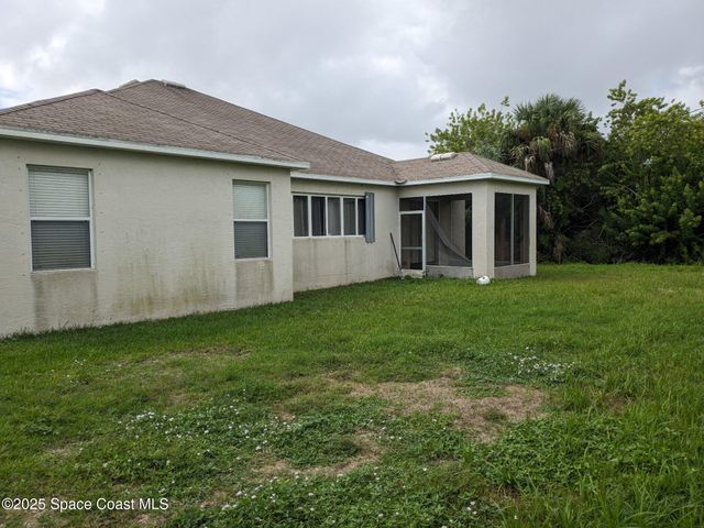 561 Lambert Street SW, Palm Bay, FL 32908