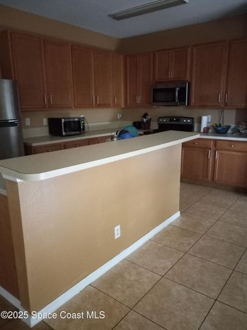 561 Lambert Street SW, Palm Bay, FL 32908