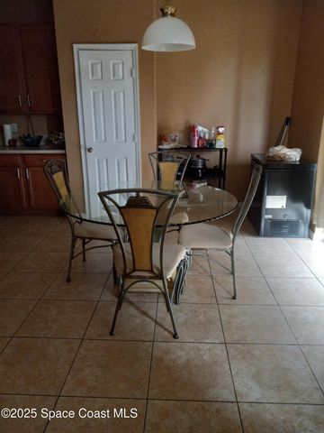 561 Lambert Street SW, Palm Bay, FL 32908