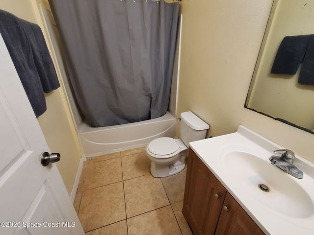 561 Lambert Street SW, Palm Bay, FL 32908