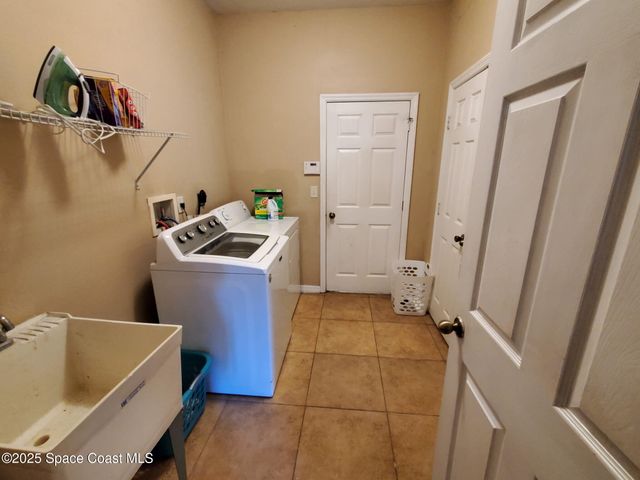 561 Lambert Street SW, Palm Bay, FL 32908