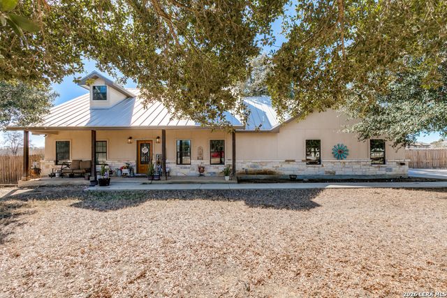 182 E short meadow, Lytle, TX 78052