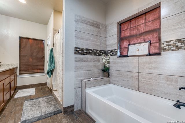 182 E short meadow, Lytle, TX 78052