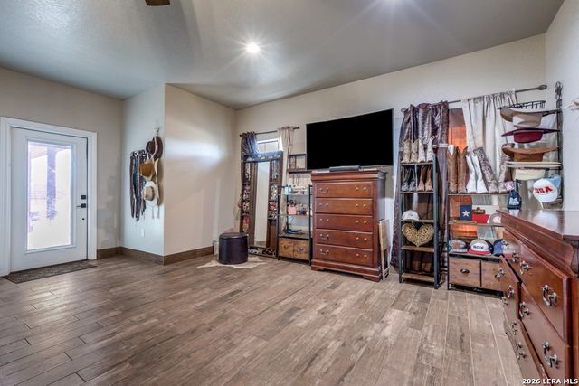 182 E short meadow, Lytle, TX 78052