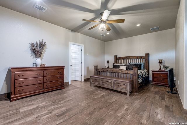 182 E short meadow, Lytle, TX 78052