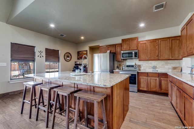 182 E short meadow, Lytle, TX 78052