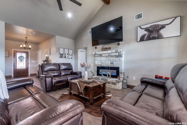 182 E short meadow, Lytle, TX 78052