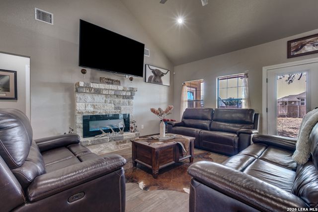 182 E short meadow, Lytle, TX 78052