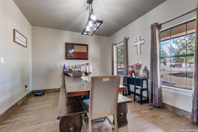 182 E short meadow, Lytle, TX 78052