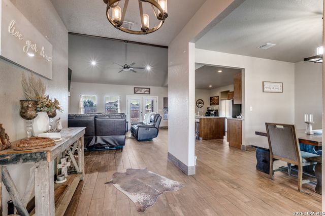 182 E short meadow, Lytle, TX 78052