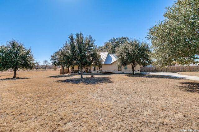 182 E short meadow, Lytle, TX 78052