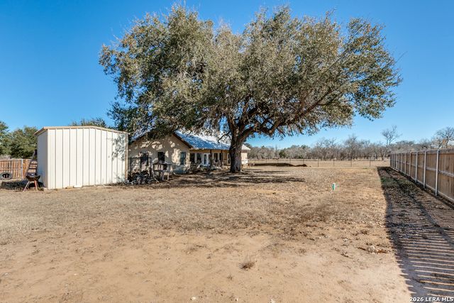 182 E short meadow, Lytle, TX 78052