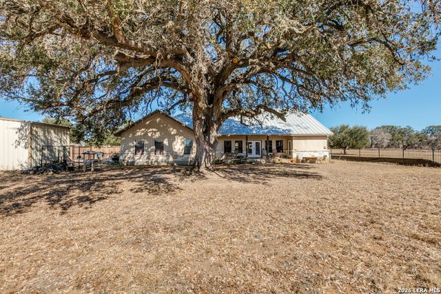 182 E short meadow, Lytle, TX 78052