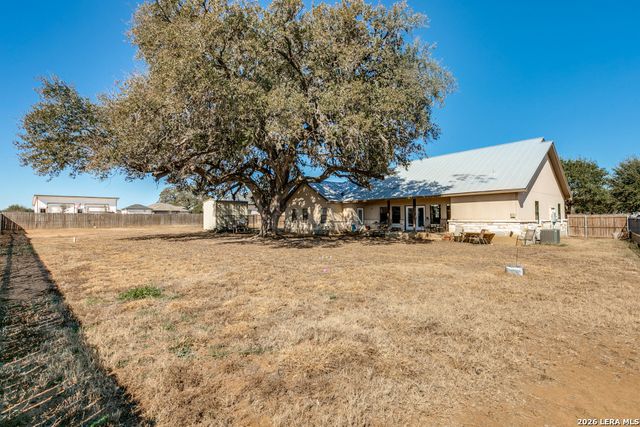 182 E short meadow, Lytle, TX 78052
