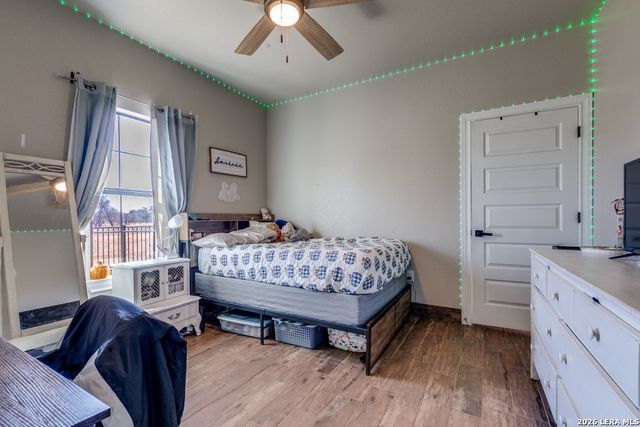 182 E short meadow, Lytle, TX 78052