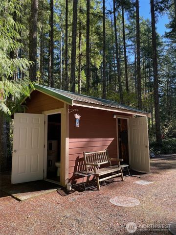 20 Oxbow Place, Hoodsport, WA 98548