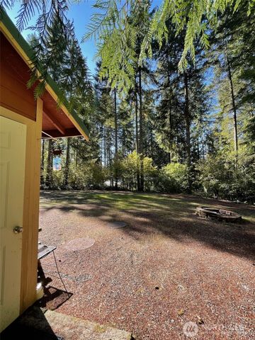 20 Oxbow Place, Hoodsport, WA 98548