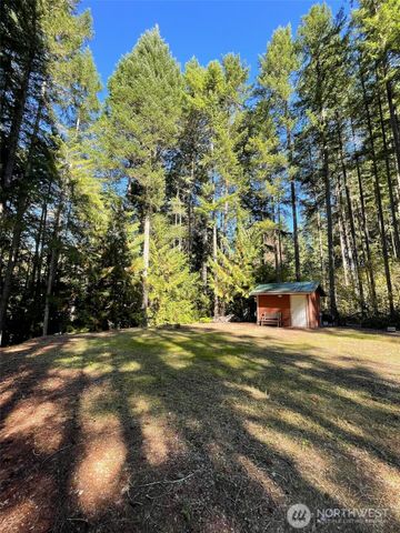 20 Oxbow Place, Hoodsport, WA 98548