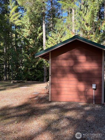 20 Oxbow Place, Hoodsport, WA 98548