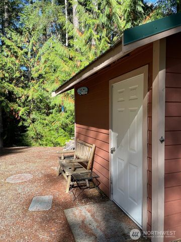 20 Oxbow Place, Hoodsport, WA 98548