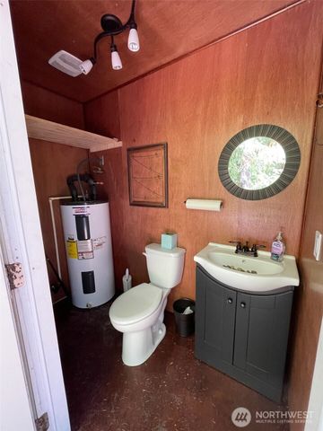 20 Oxbow Place, Hoodsport, WA 98548