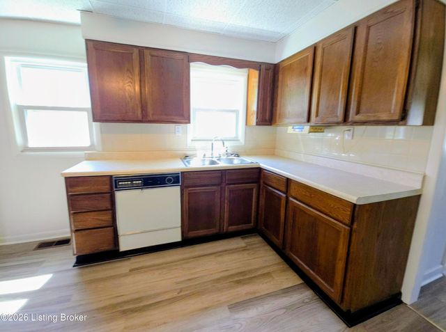 6645 Sylvania Rd, Louisville, KY 40258