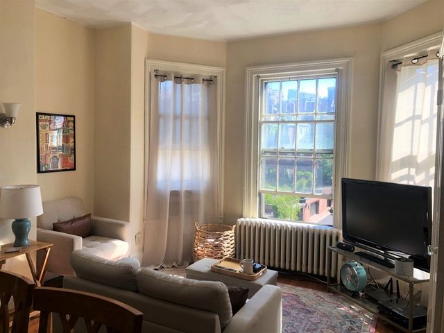 15 Charles 4L, Boston, MA 02114