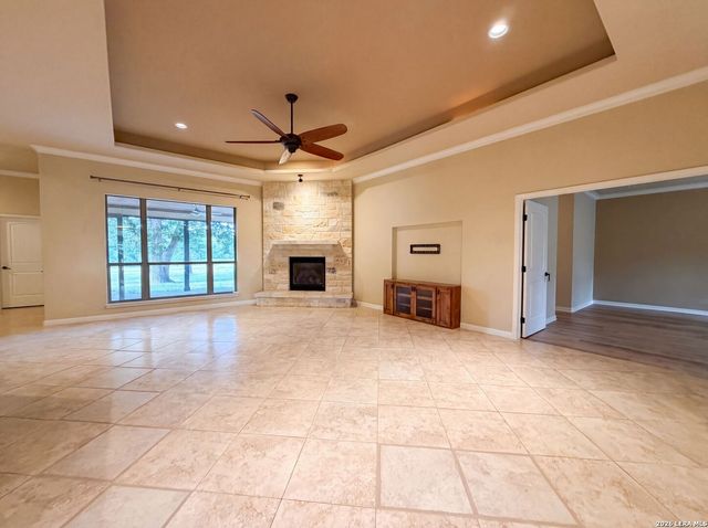 197 VINTAGE RANCH CIR, La Vernia, TX 78121
