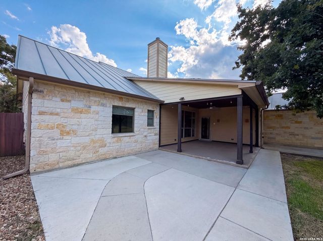 197 VINTAGE RANCH CIR, La Vernia, TX 78121