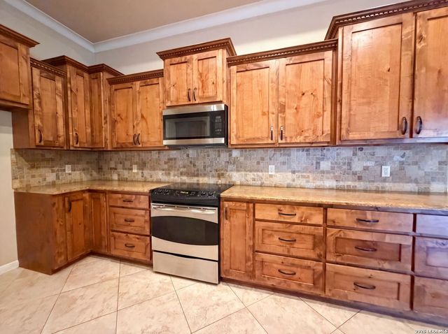 197 VINTAGE RANCH CIR, La Vernia, TX 78121