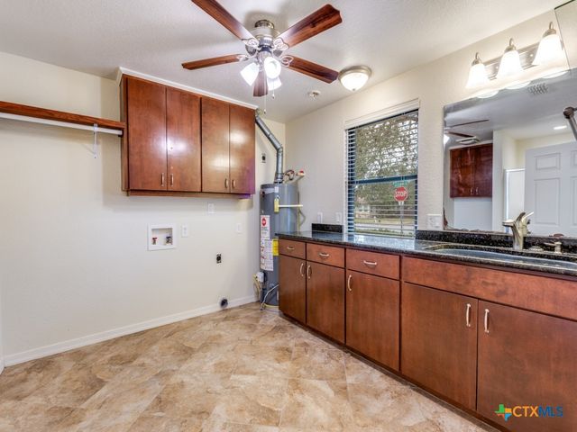 953 E Cedar Street, Seguin, TX 78155