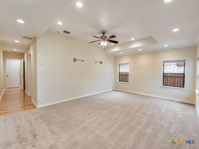 953 E Cedar Street, Seguin, TX 78155