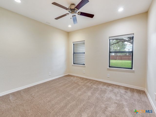 953 E Cedar Street, Seguin, TX 78155