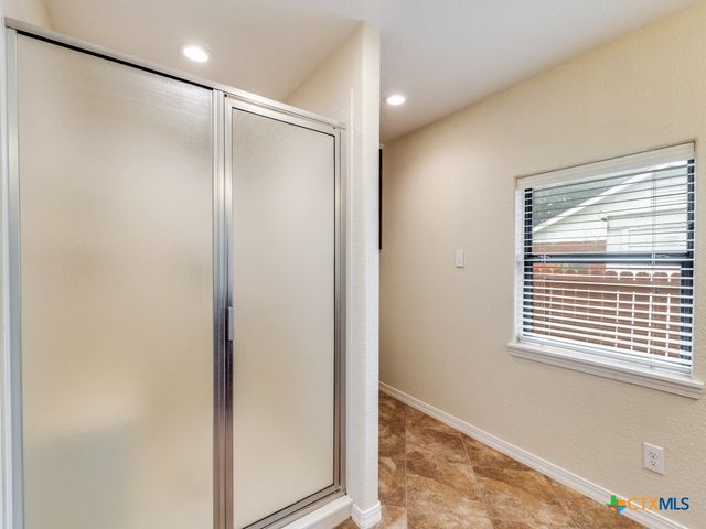 953 E Cedar Street, Seguin, TX 78155