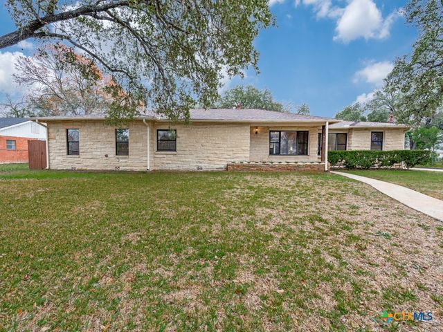 953 E Cedar Street, Seguin, TX 78155