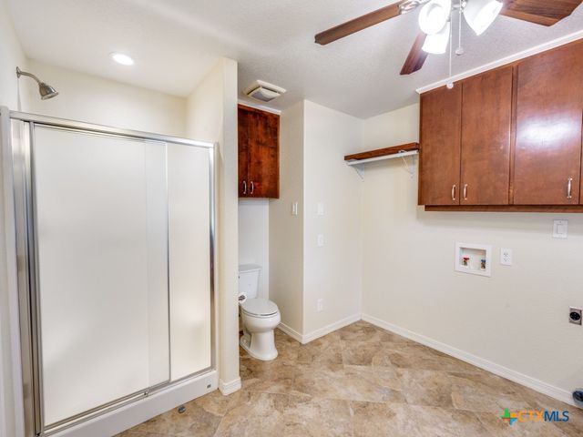 953 E Cedar Street, Seguin, TX 78155